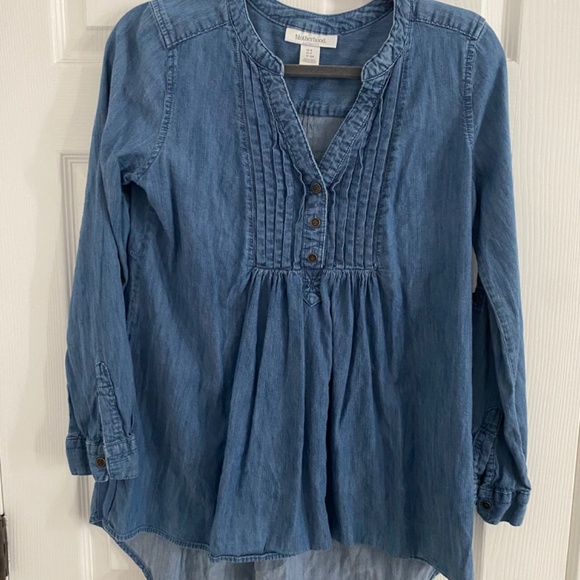 Maternity Bundle - Paige Jeans and three tops - Picture 2 of 8